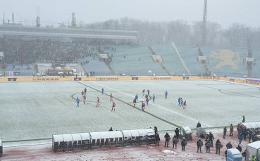Отборите на Левски и ЦСКА играят при резултат 0 0 в