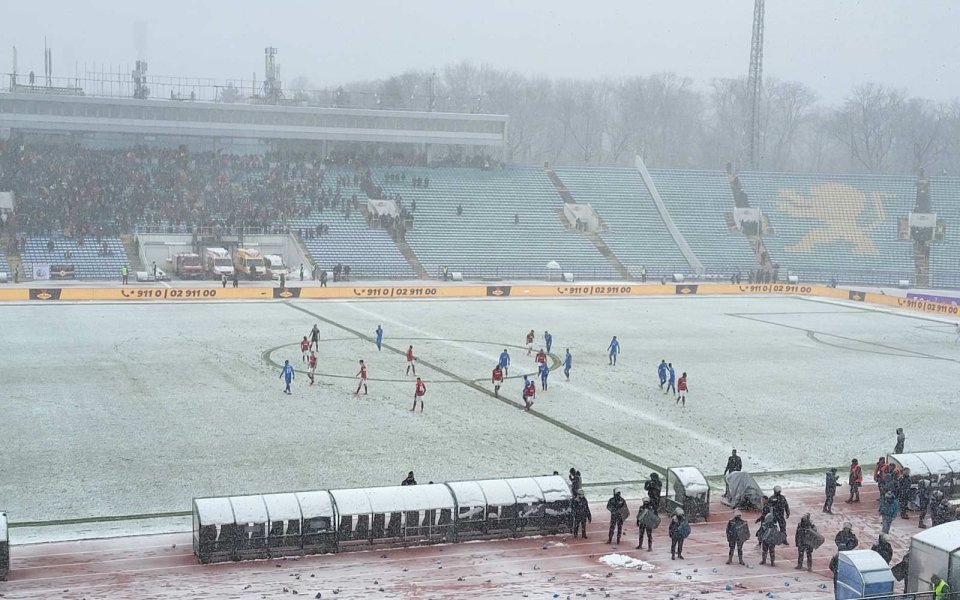 Отборите на Левски и ЦСКА играят при резултат 0:0 в