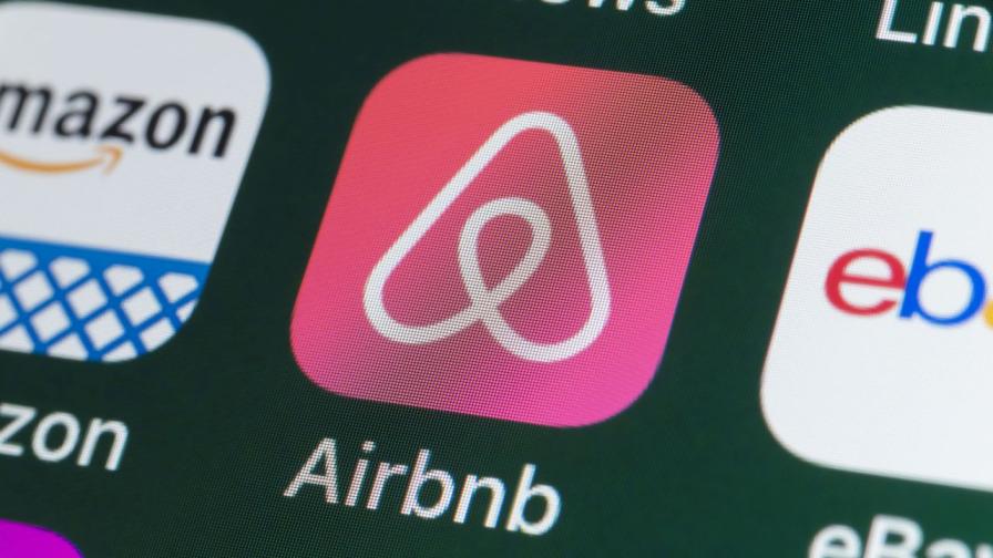 Хора от цял свят резервират Airbnb в Украйна, без да планират отсядане