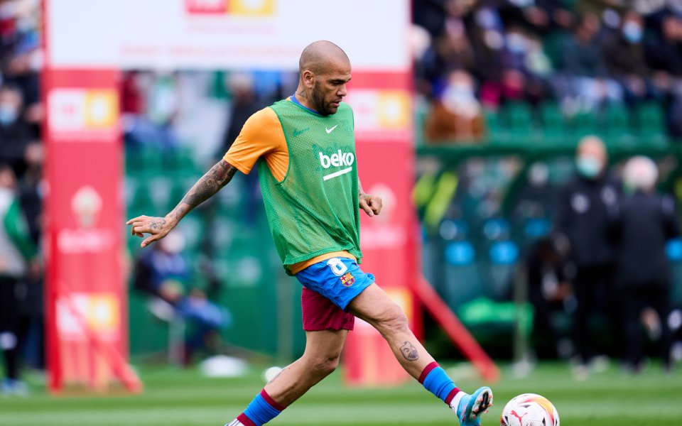 Бразилецът Дани Алвеш ще получи предложение за удължаване на договора