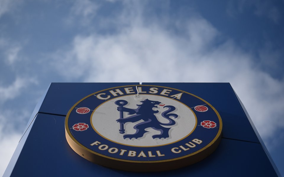 Консорциумът, воден от бившия президент на Ливърпул Мартин Броутън, е