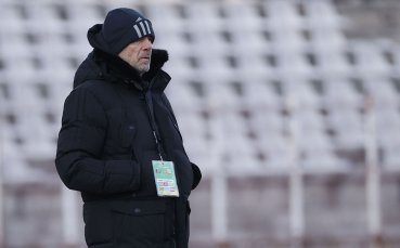 Треньорът на ЦСКА Стойчо Младенов говори пред медиите след равенството