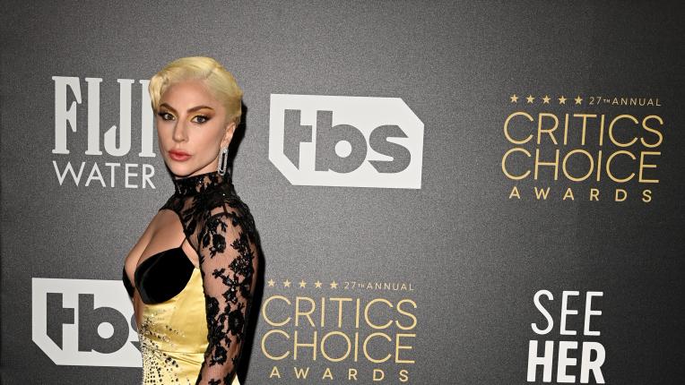 Лейди Гага в Gucci за наградите Изборът на критиците