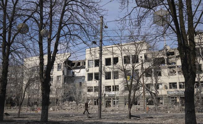 Украйна: Над 2500 жители на Мариупол са били убити досега