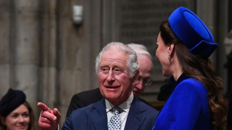 Кейт Мидълтън в кралско синьо и с бижутата на Даяна за Деня на Британската общност