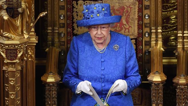  Кралица Елизабет II при откриването на сесията на брианския парламент през 2017 година 