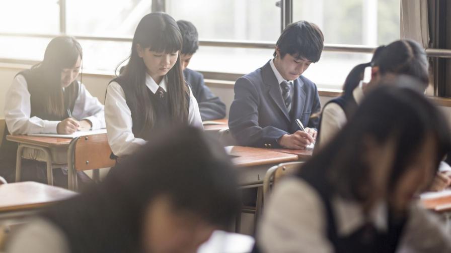 Край на противоречивия дрескод в училищата в Токио