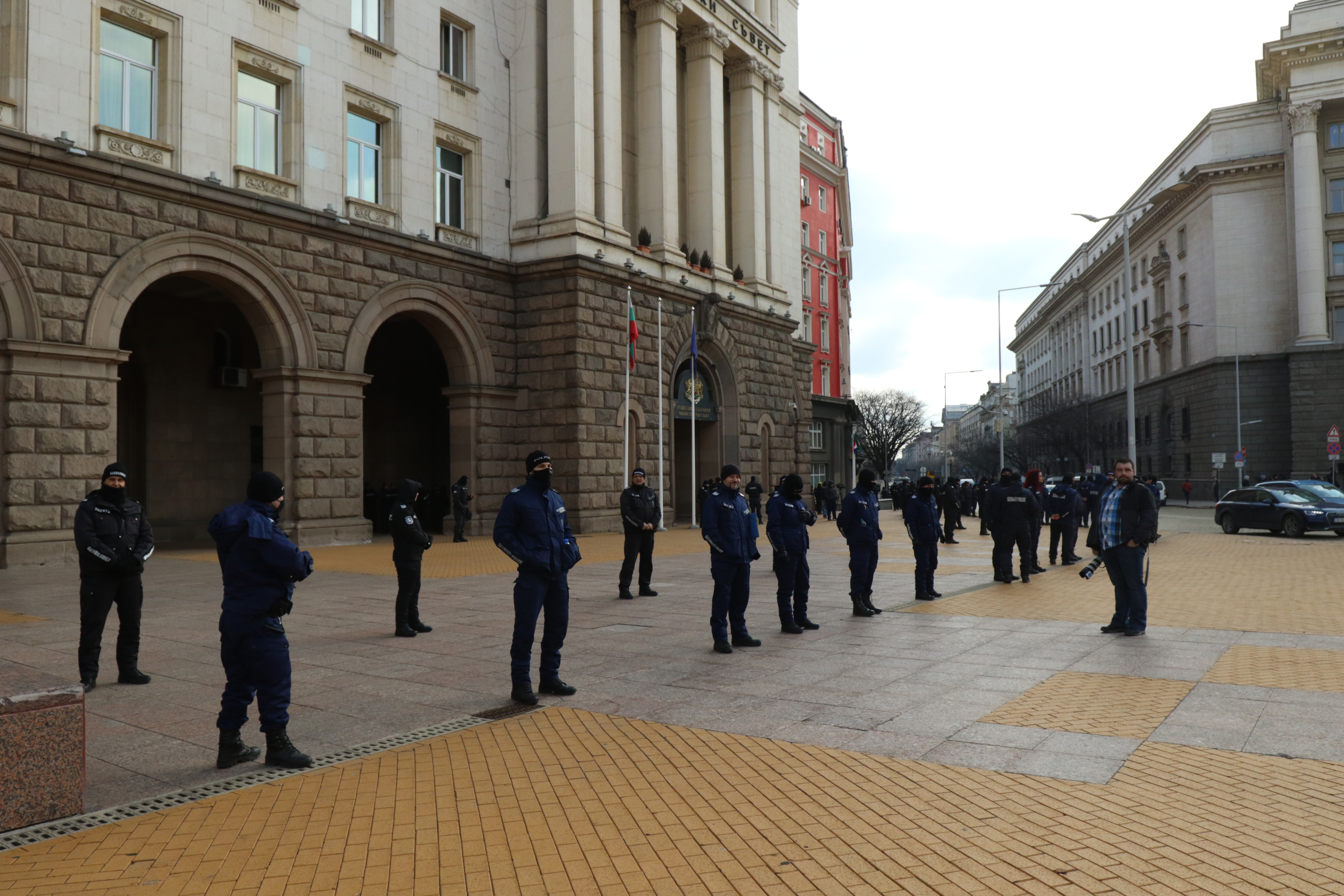 <p>Активисти на ГЕРБ на протест пред Министерски съвет в подкрепа на Борисов</p>