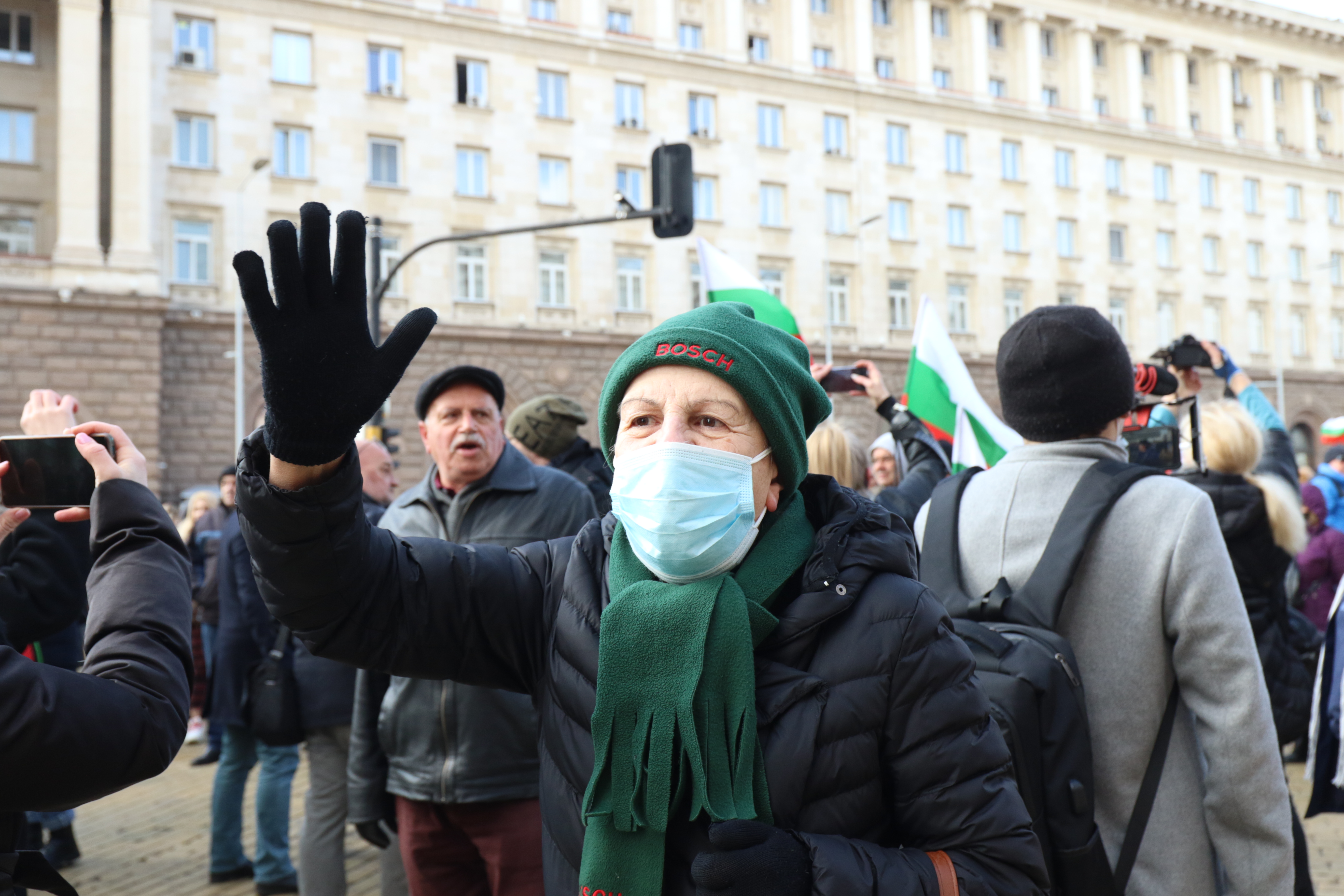 <p>Активисти на ГЕРБ на протест пред Министерски съвет в подкрепа на Борисов</p>