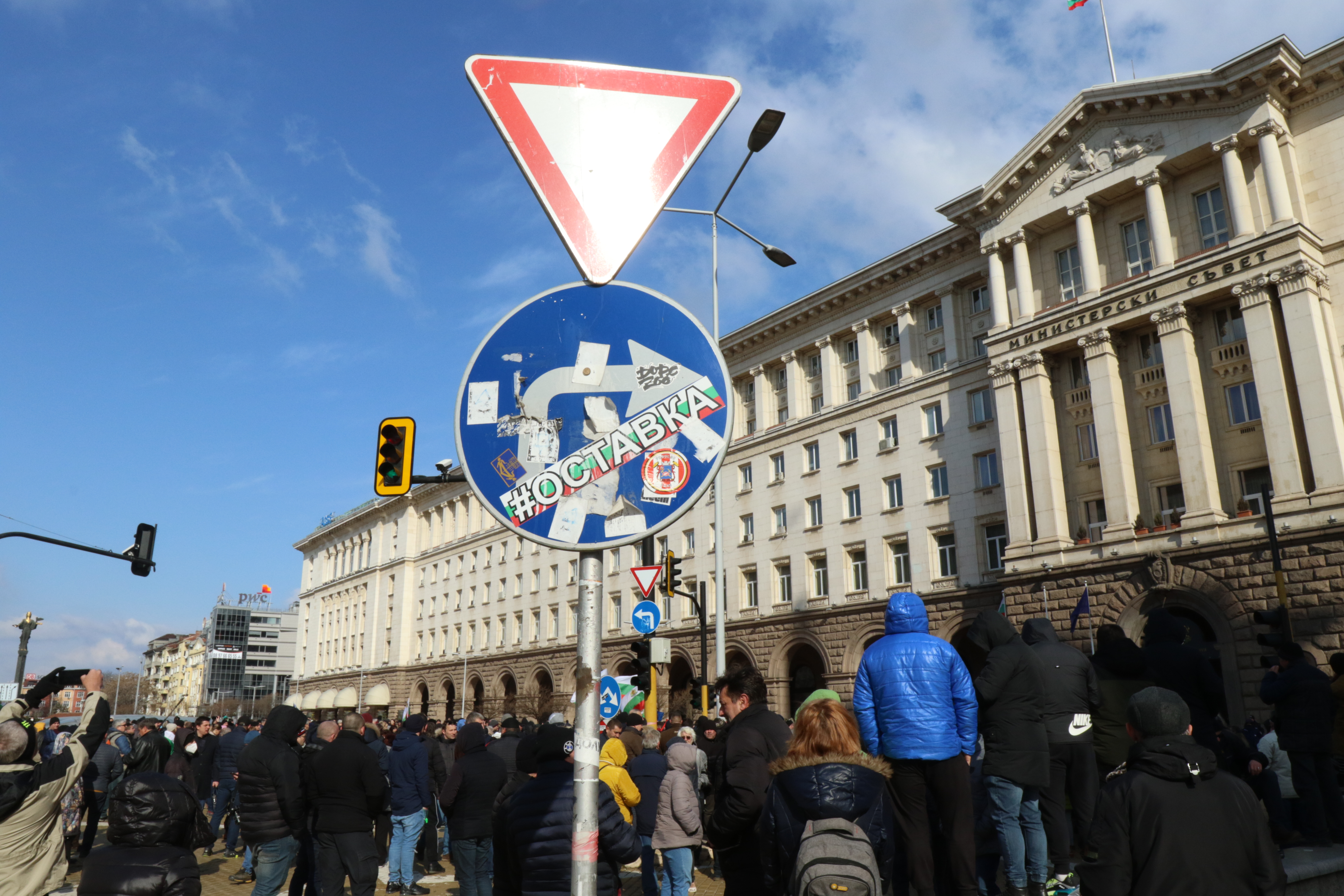 <p>Активисти на ГЕРБ на протест пред Министерски съвет в подкрепа на Борисов</p>