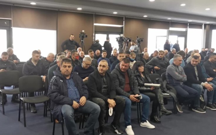 Ето колко са присъстващите на резервираната от Бербатов зала