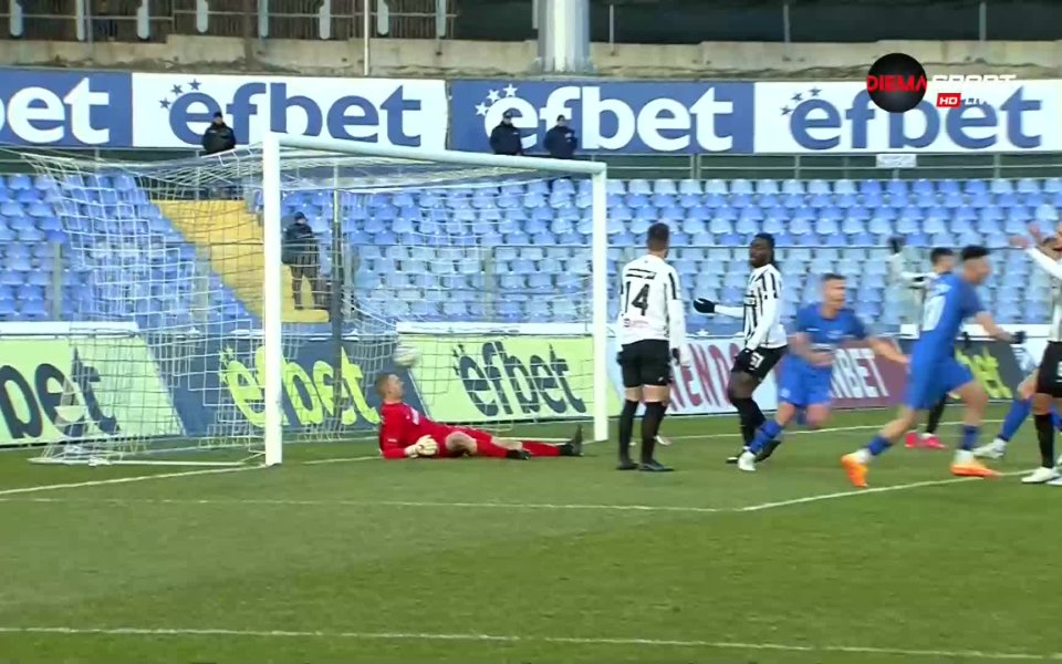 В 33-ата минута гостите изпаднаха в нокдаун след трети гол