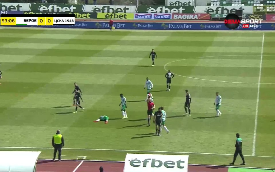 Отборът на ЦСКА 1948 остана с човек по-малко на терена