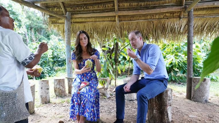  Кейт Мидълтън и Принц Уилям на посещаване в какаова плантация в Белиз 