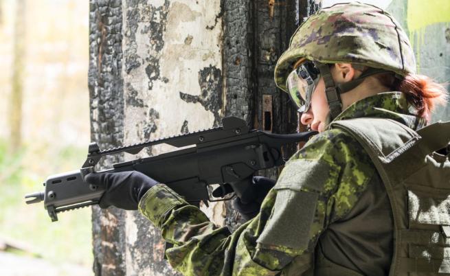 Заради Украйна: Жените в Естония тренират за отбрана