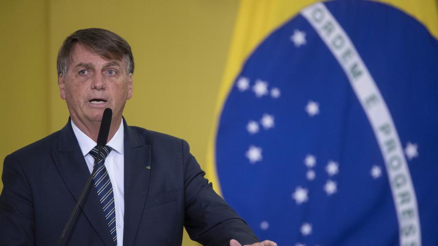 Бразилският президент Жаир Болсонаро е приет в болница