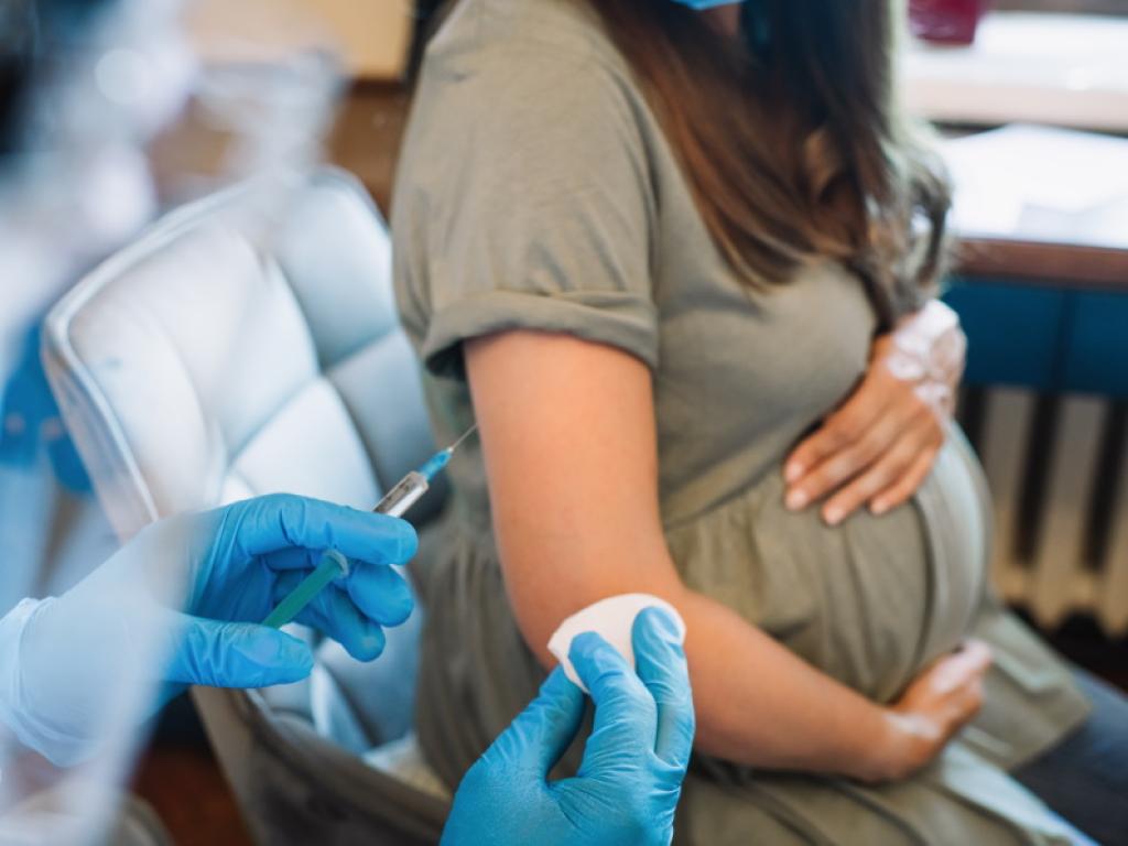 Бременните жени у нас ще се ваксинират безплатно срещу коклюш.