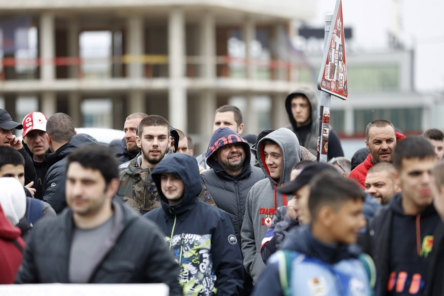 Протест пред сградата на БФС В Бояна1