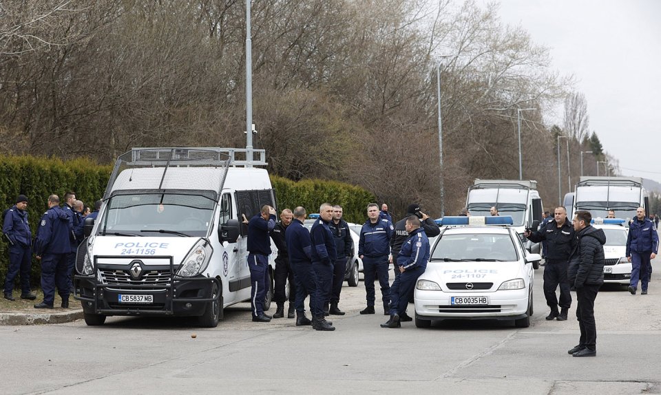 Протест пред сградата на БФС В Бояна1