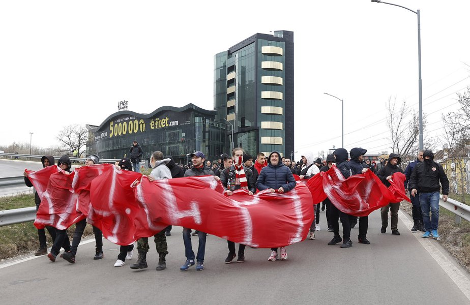 Протест пред сградата на БФС В Бояна1