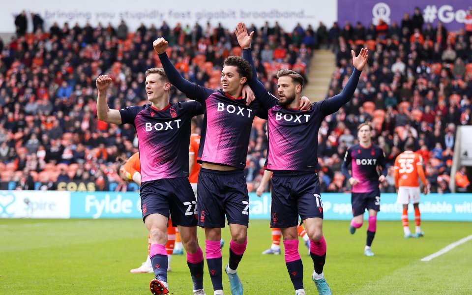 Нотингам Форест се приближи само на точка от плейофите в