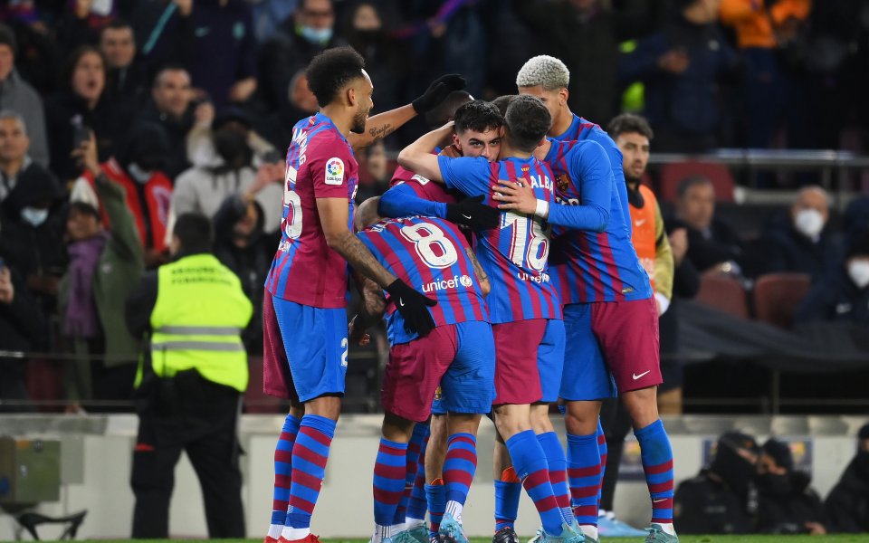 Барселона успя да извоюва много ценна победа в дербито със