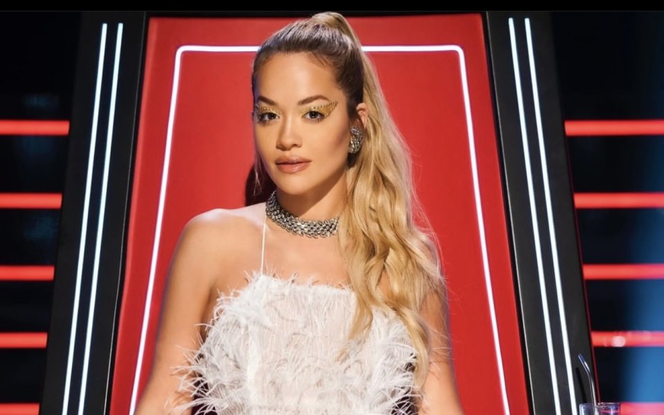 Горещата поп-дива не умее да крие своето тяло и обича