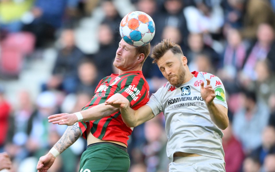 Отборът на Аугсбург надви Майнц с 2:1 в мач от