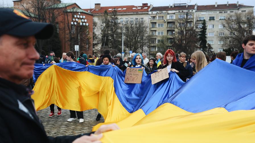 "Не сме неутрални": Шествие в подкрепа на Украйна в София