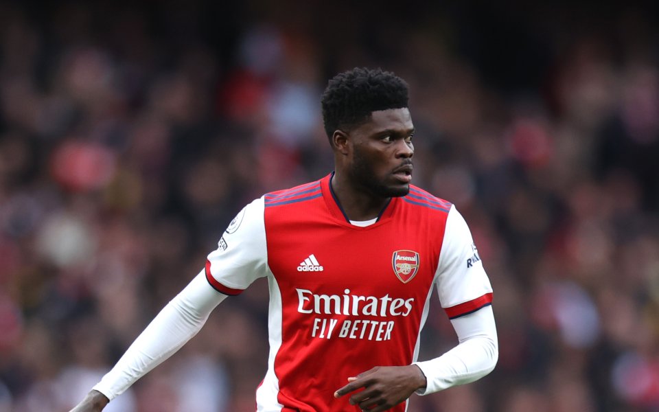 Халфът на Арсенал Томас Партей се контузи по време на