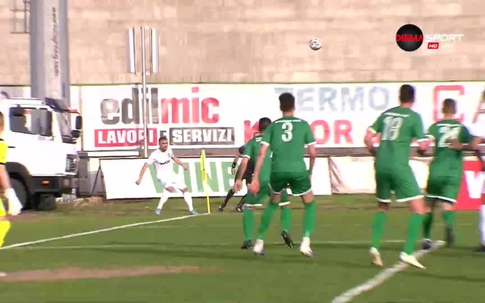 Точно 20 минути преди края Добрев отправи страхотно центриране от