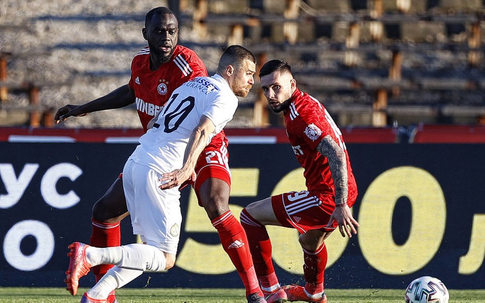 Славия и ЦСКА играят при резултат 0:0 в първи полуфинален