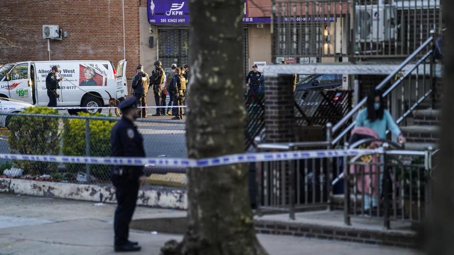 Какво се знае за стрелбата в метрото на Ню Йорк