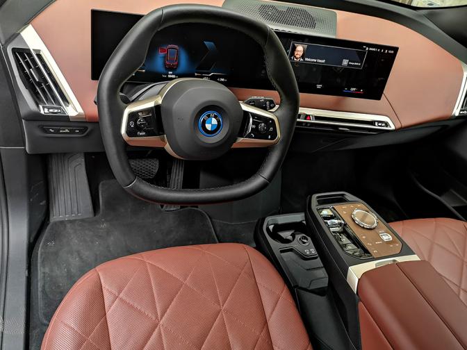 BMW iX xDrive50 галерия