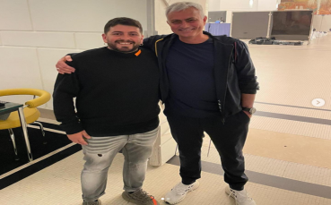 Треньорът на Рома Жозе Моуриньо се срещна с 35 годишния син