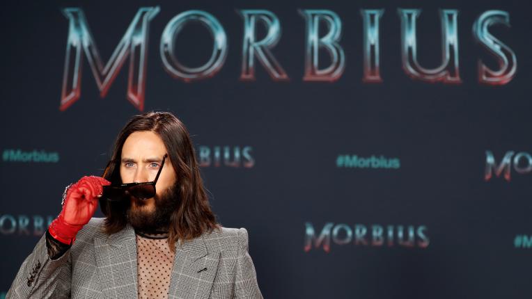  Джаред Лето с екстравагантна визия за немската премиера на „ Морбиус “ 