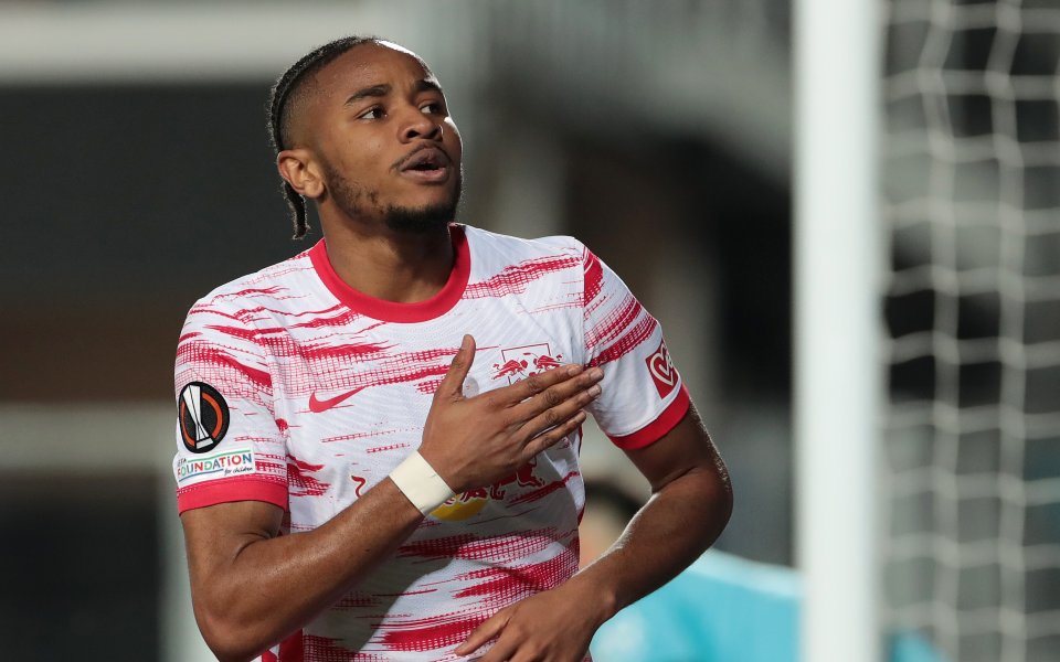 Френският национал Кристофър Нкунку ще продължи да играе в Ред