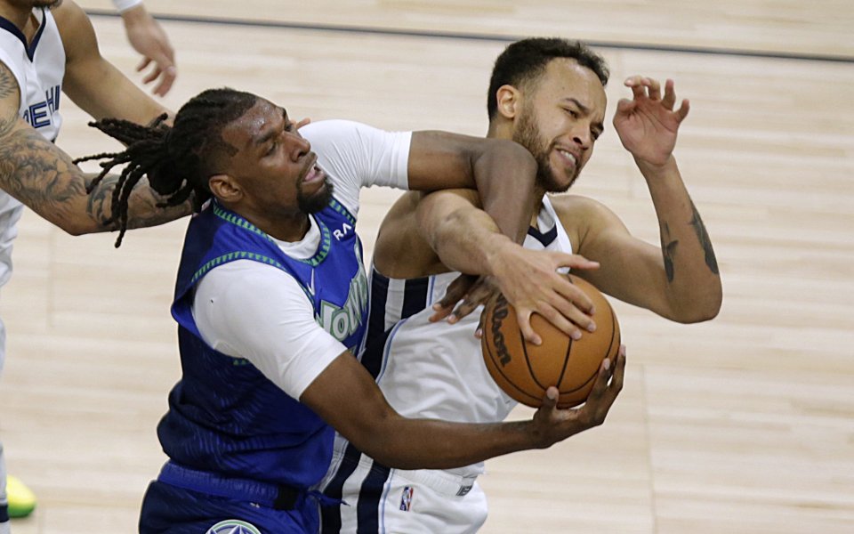 Дезмънд Бейн вкара седем тройки и записа общо 26 точки