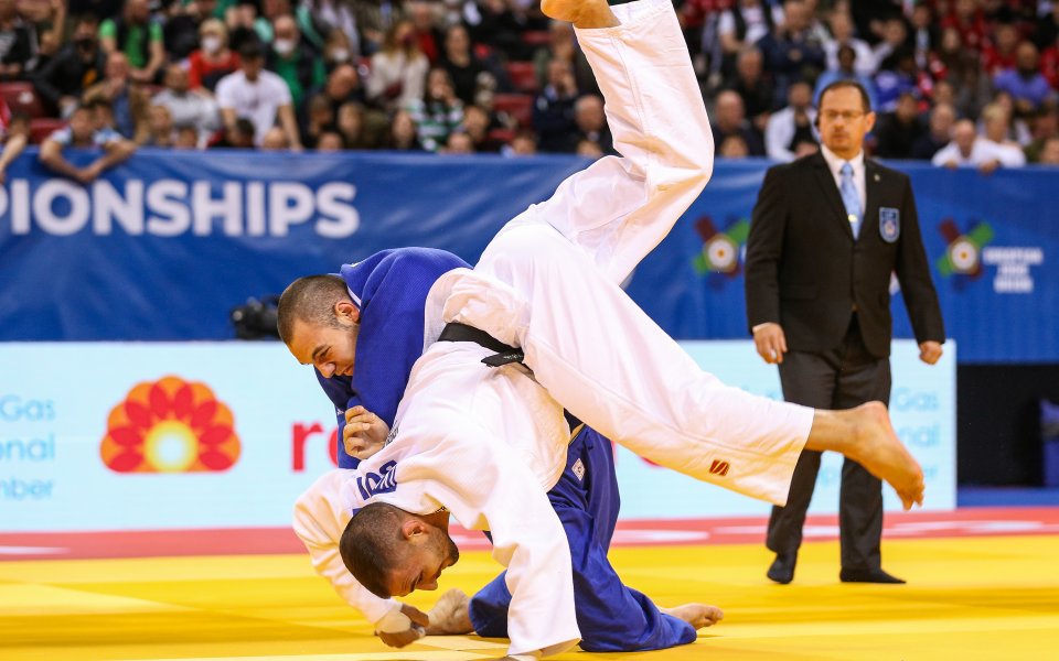 Мъжете и жените, кадетите и кадетките от националните състави на