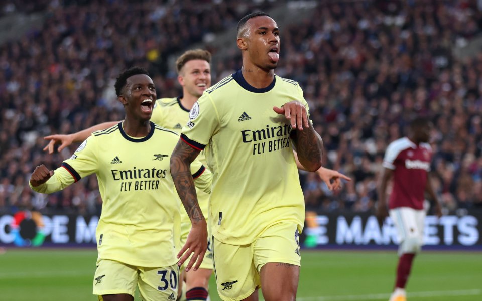 Отборите на Уест Хем и Арсенал играят при резултат 1:2