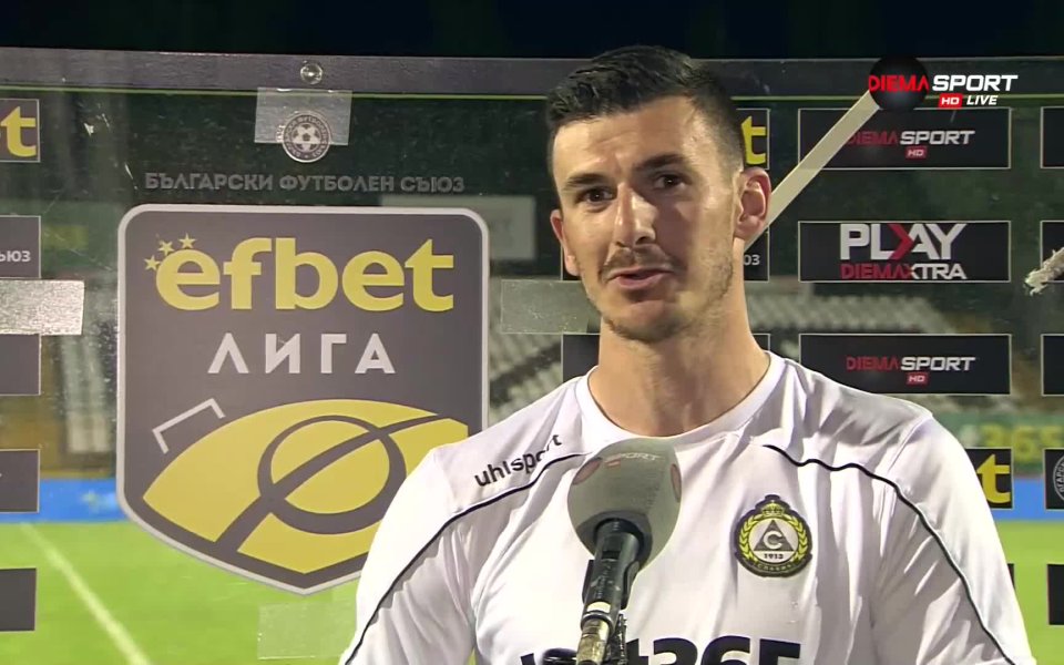 Защитникът на Славия &ndash; Емил Виячки, който бе избран за