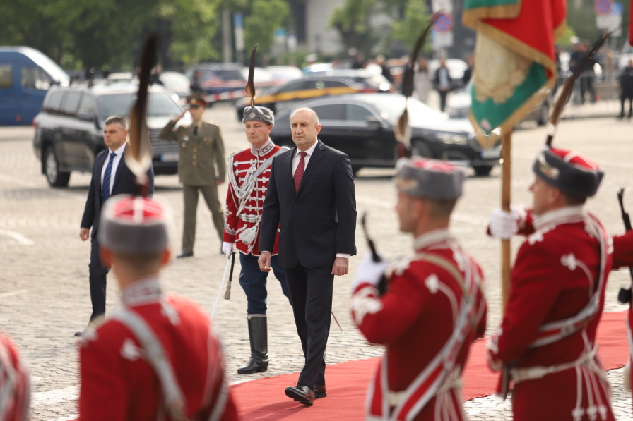 <p>Тържествен водосвет на бойните знамена</p>