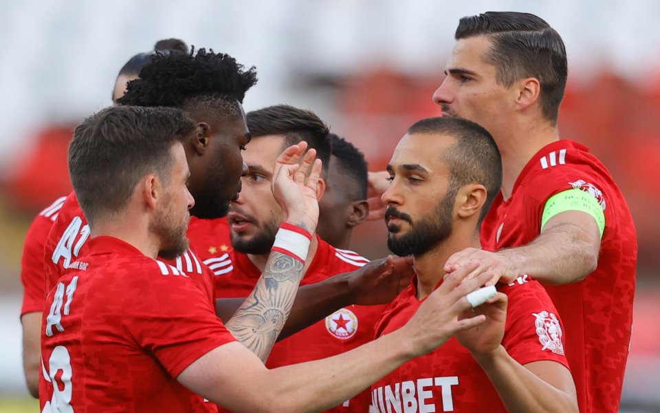 ЦСКА и Славия играят при резултат 1:0 на стадион &bdquo;Българска