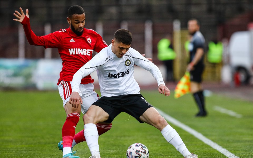 Ертан Томбак от състава на Славия взе приза за играч