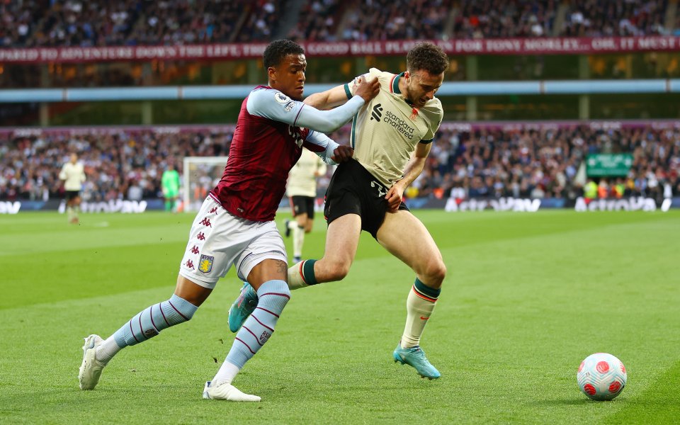 Астън Вила и Ливърпул играят при резултат 1:2 в интригуващ