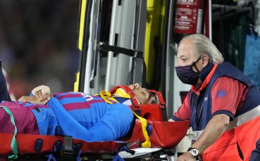 Уругвайският защитник на Барселона Роналд Араухо бе изписан от болницата
