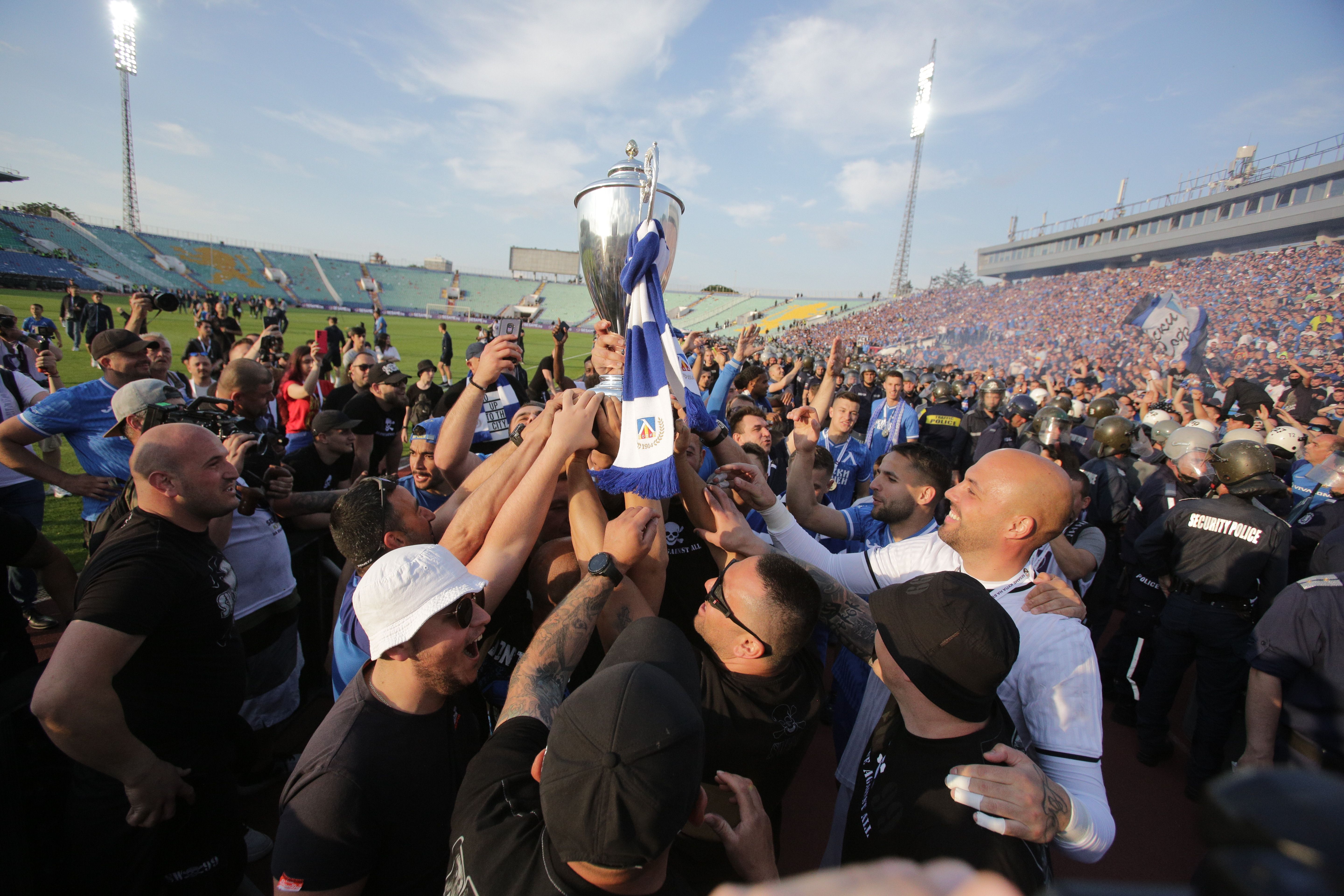 <p>Левски спечели Sesame Купа на България по футбол след победа на финала над големия съперник ЦСКА с 1:0.</p>