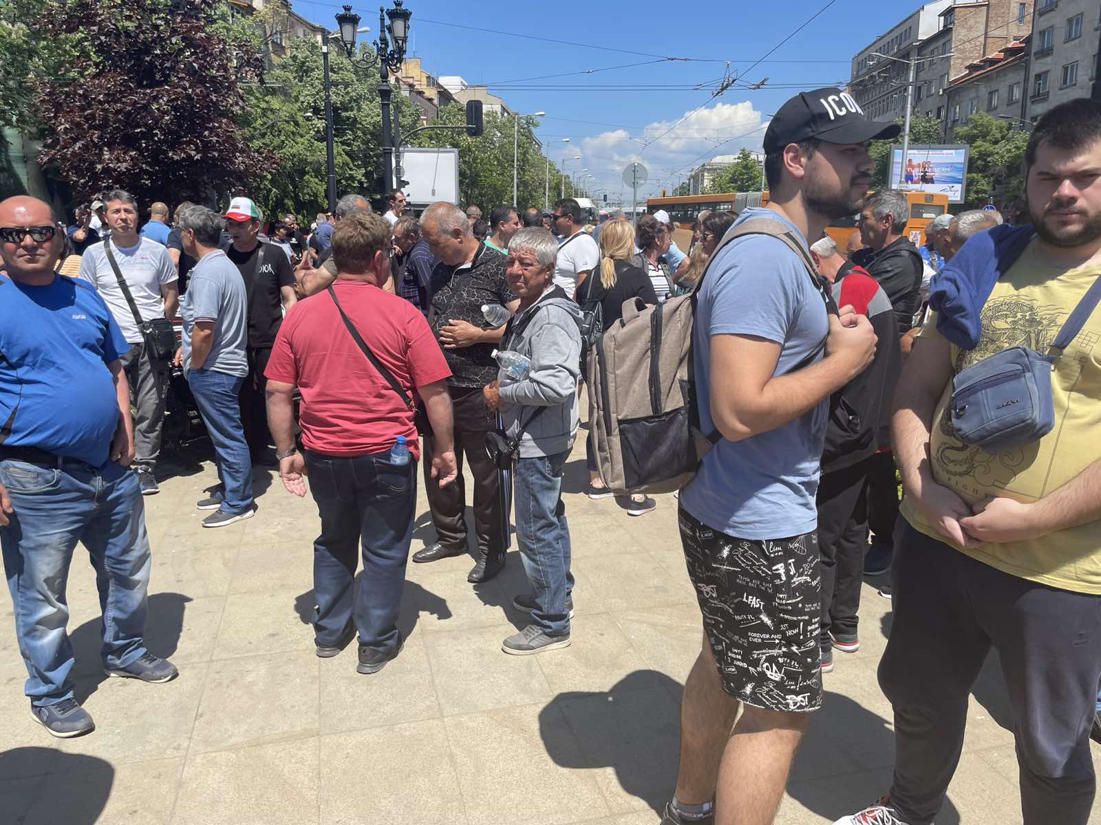 <p>Работници от затворената ТЕЦ &quot;Марица 3&quot; в Димитровград са в София, за да протестират с искане за незабавно отваряне на централата.</p>