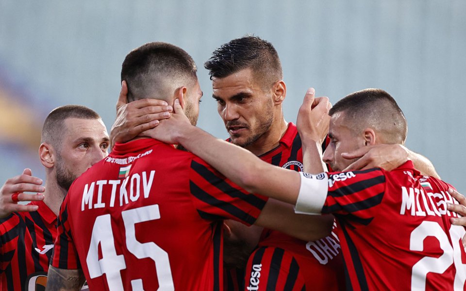 Локомотив София победи с минималното 1:0 гостуващия Пирин на Националния