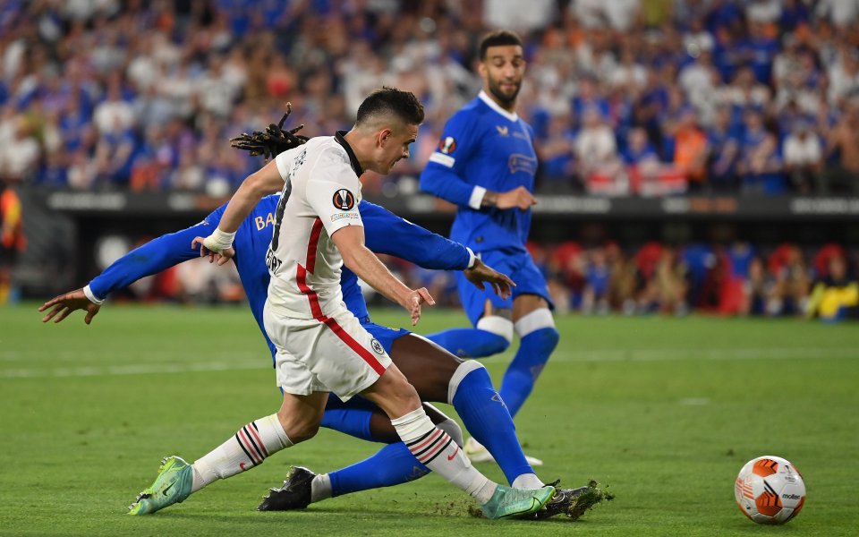 Айнтрахт Франкфурт и Рейнджърс играят при 1:1 във финала на